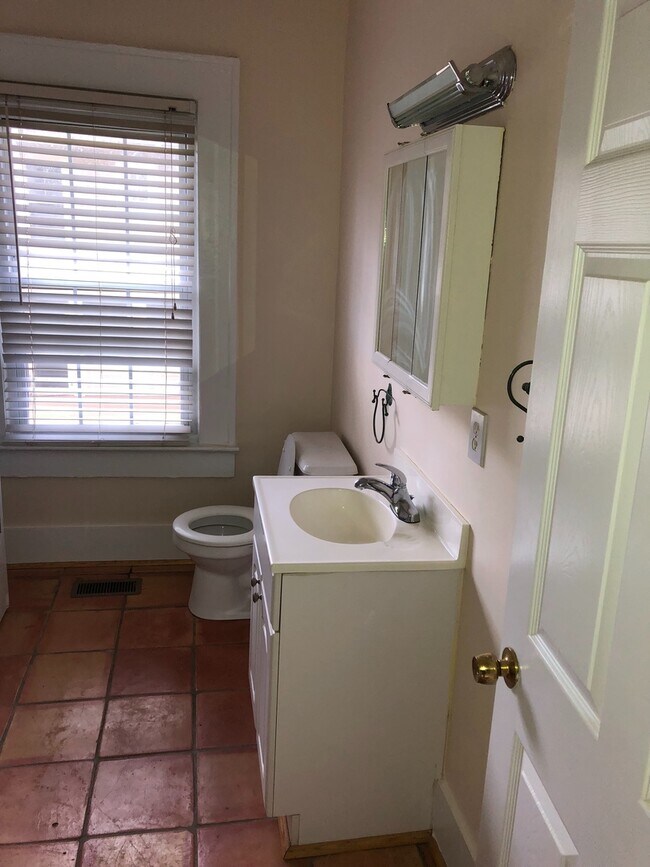 Building Photo - 2bd/2ba w/ Bonus Room & Large Backyard in Grant Park!!