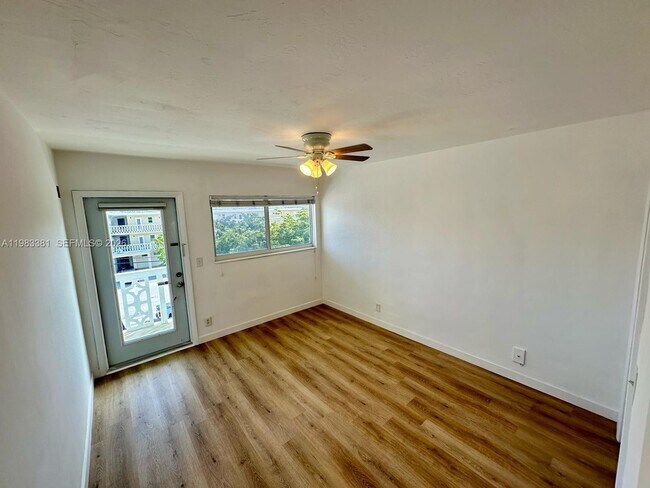 Building Photo - 455 Golden Isles Dr