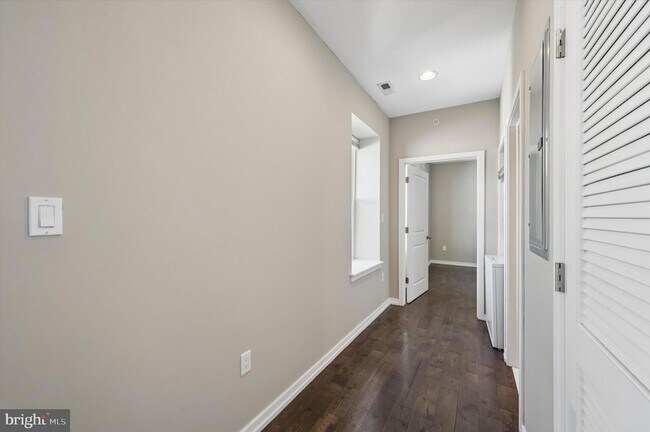 Building Photo - 617 S 2nd St