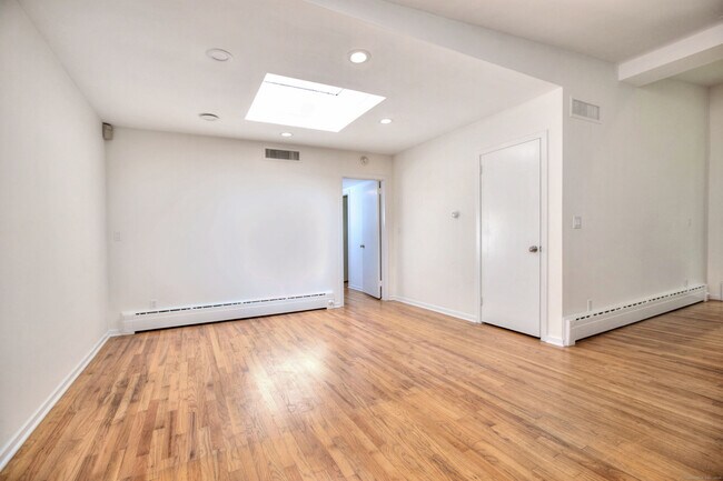 Building Photo - 208 Bayberry Ln