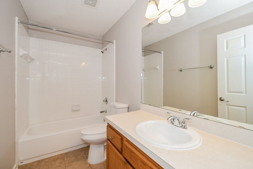 Building Photo - 3382 Westfield Dr