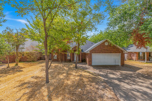 Building Photo - 1208 Bayou Woods Dr