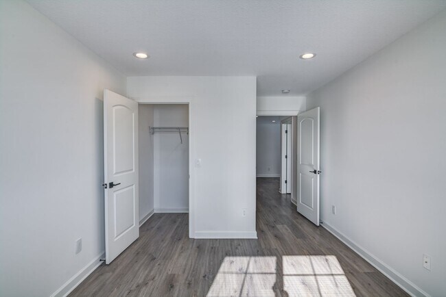 Building Photo - 2550 Dawes Place