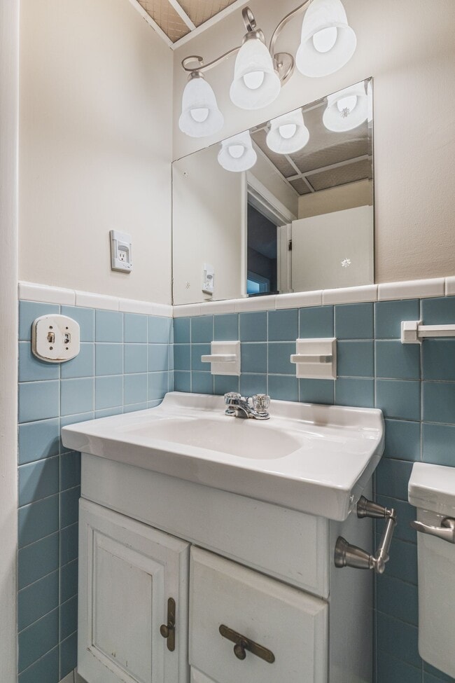 Building Photo - 4815 Danby Dr