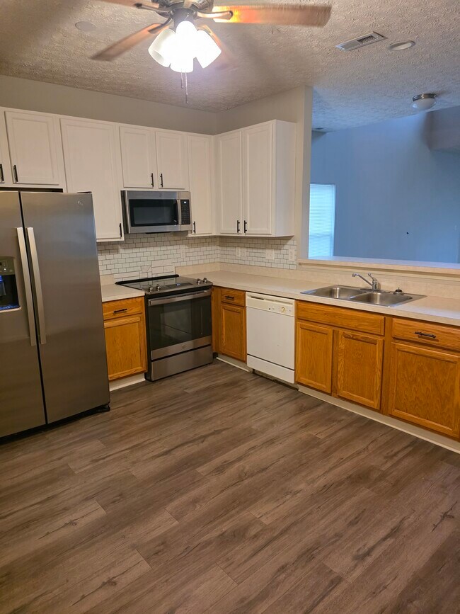 Building Photo - 9268 Tournament Dr