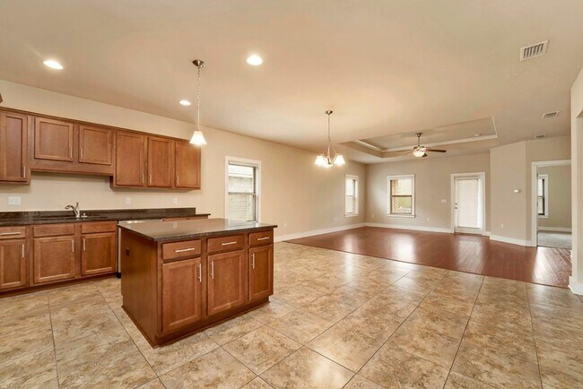 Building Photo - 9879 Volterra Ave