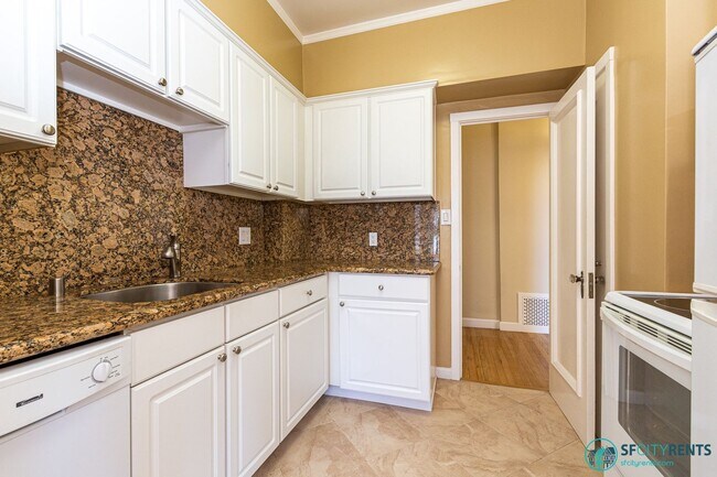 Building Photo - Russian Hill: Remodeled 3rd Floor Art Deco...