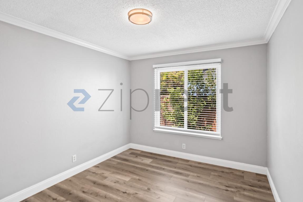 Building Photo - Unit
