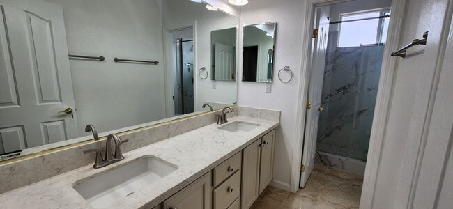 Building Photo - Beautiful 4 Bedroom Home in Elk Grove