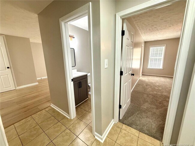 Building Photo - 604 Raven Pl