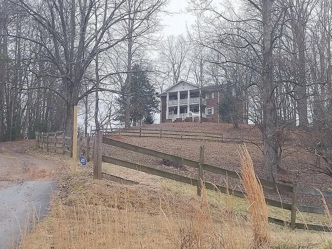 Building Photo - 1679 NC-175