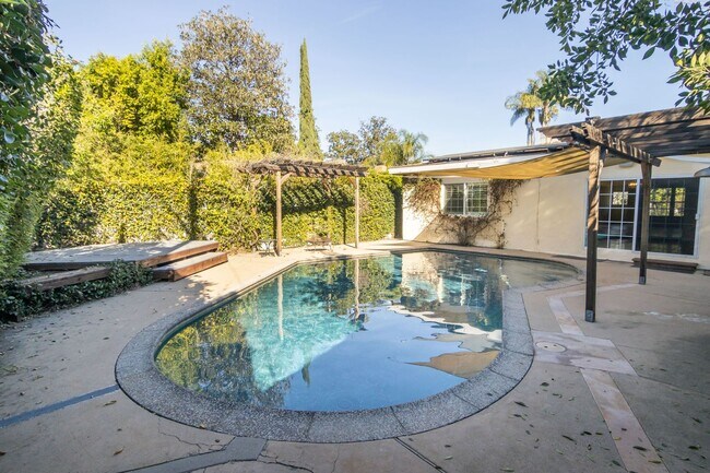 Building Photo - 6641 Murietta Ave