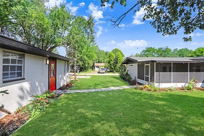 Building Photo - 223 Pinehurst Dr
