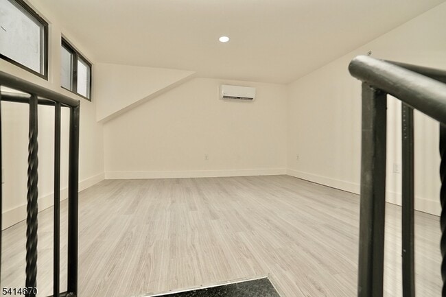 Building Photo - 536 Central Ave