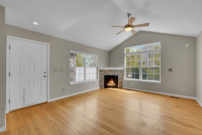 Building Photo - $3,125 - 3Bed/ 3.5 Bath Townhome with Finished Basement and Fireplace in Broomfield!