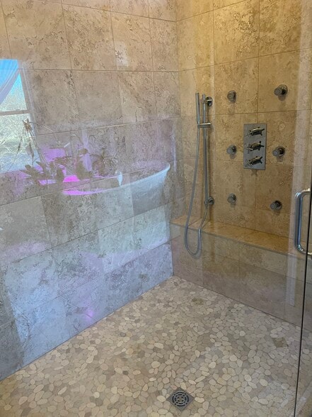 Master bath walk in shower - 6349 Woodhall Ct