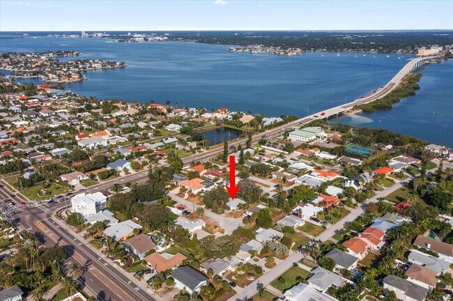 Building Photo - 941 Palm Dr