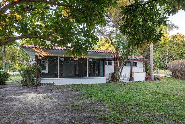 Building Photo - 1100 N Shore Dr