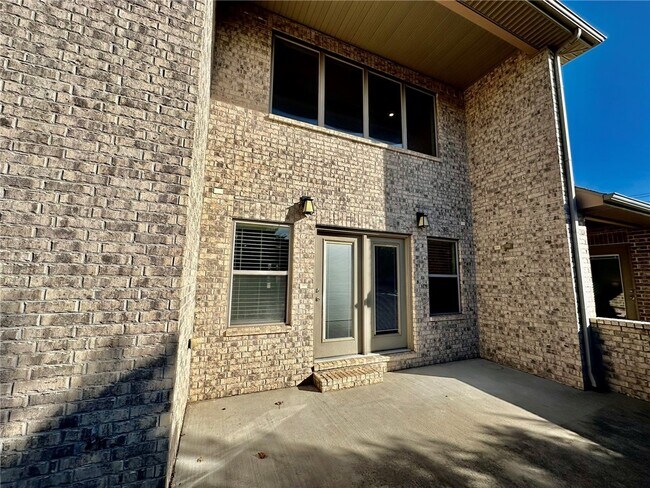 Building Photo - 6613 W Valley View Rd