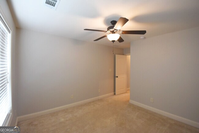 Building Photo - 606 Blackburn Ln
