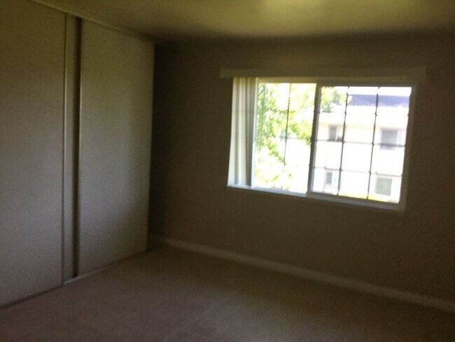 Building Photo - Cute upper-level 1bd. in Rohnert Park ~ Av...