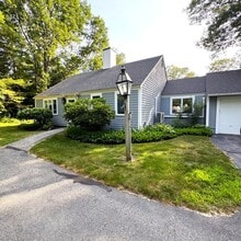 Building Photo - 9-11 Oakview Dr