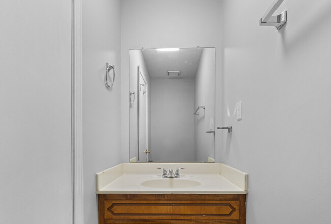 Building Photo - 3 Bedroom home with finished BASEMENT