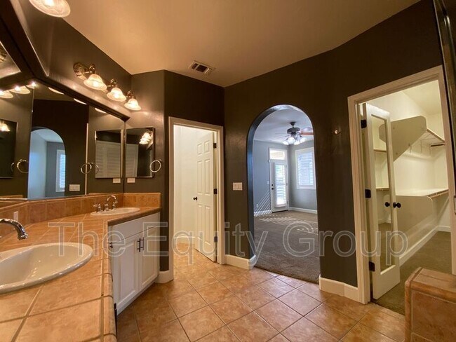 Building Photo - 2933 W Harold Ct