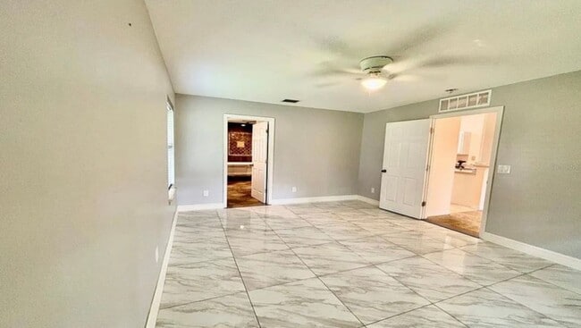 Building Photo - 4-Bedroom / 2-Bathroom Home in Palm Coast