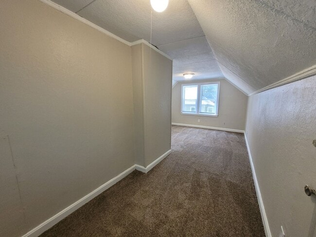 Building Photo - 2 bedroom, 1.5 bathroom home with detached garage!