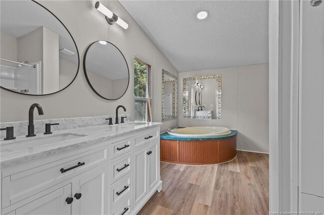 Building Photo - 97 Turf Dr