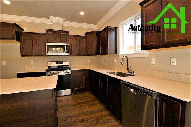 Building Photo - 20231 Ballentine Dr