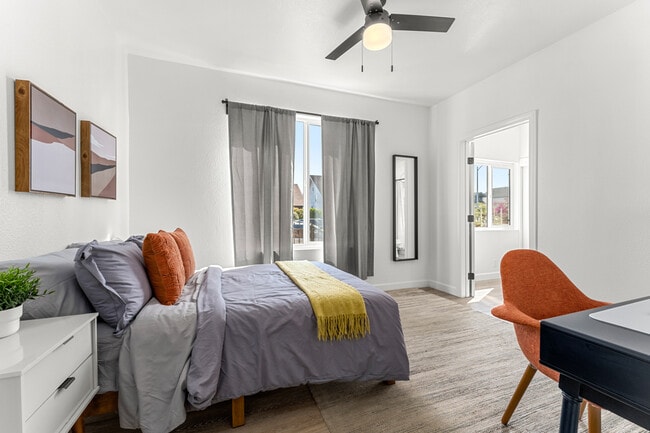 Building Photo - 623 W 42nd St