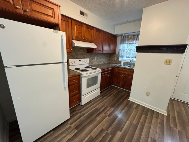 Building Photo - Myrtle Beach - 2 Bedroom / 1.5 Bathroom To...