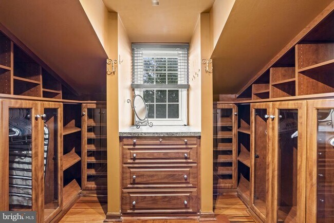 Building Photo - 79 Manor Cir