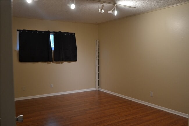 Building Photo - 1710 Brun St