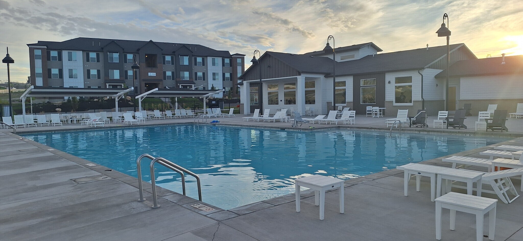 Building Photo - 704 N Bennedict Dr