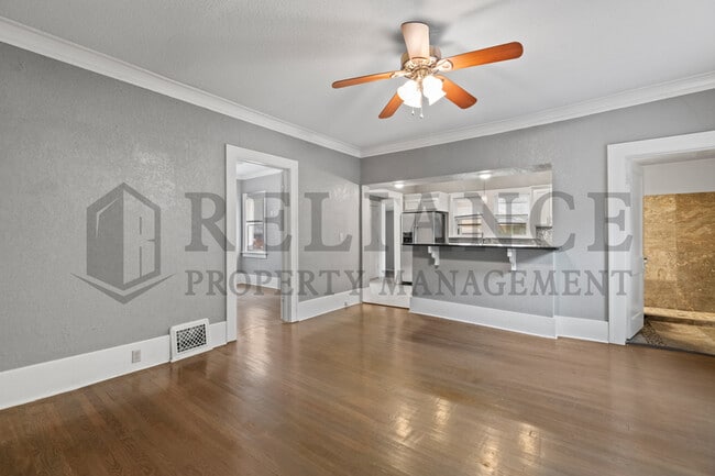Building Photo - 332 N Rutan St