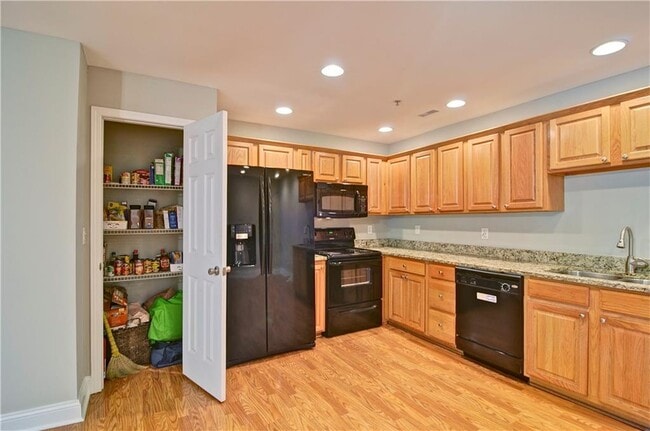 Building Photo - 504 Madison Ct