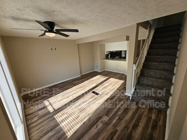 Building Photo - 9445 Lexington Cir