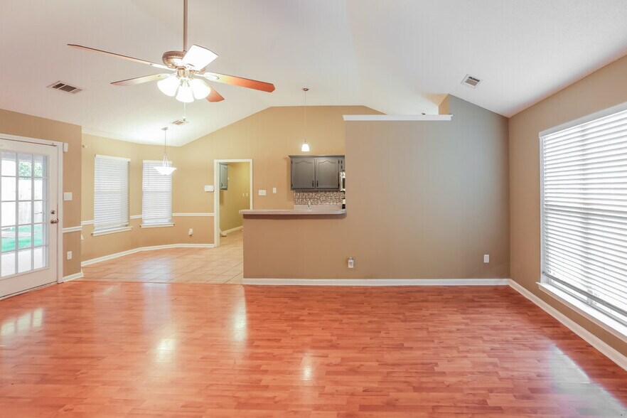 Building Photo - 7632 Woodshire Dr