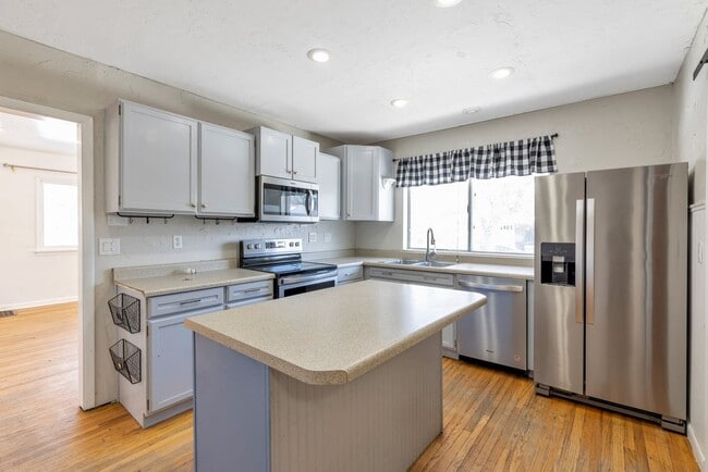 Building Photo - Charming 3 Bedroom Bungalow in West Valley