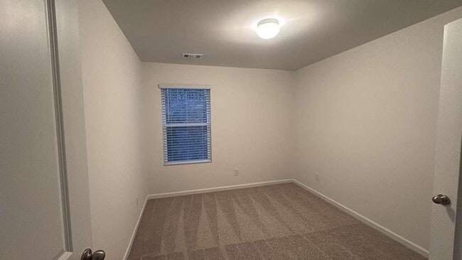 Building Photo - 576 River Run Dr