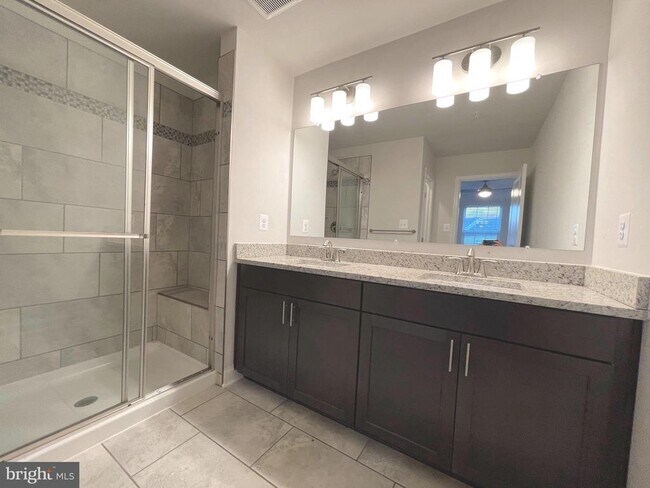 Building Photo - 3667 Duckhorn Way