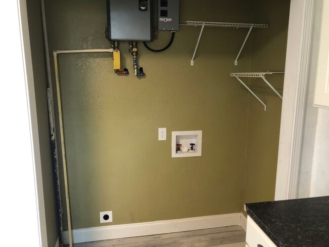 Building Photo - 2831 Pecan St