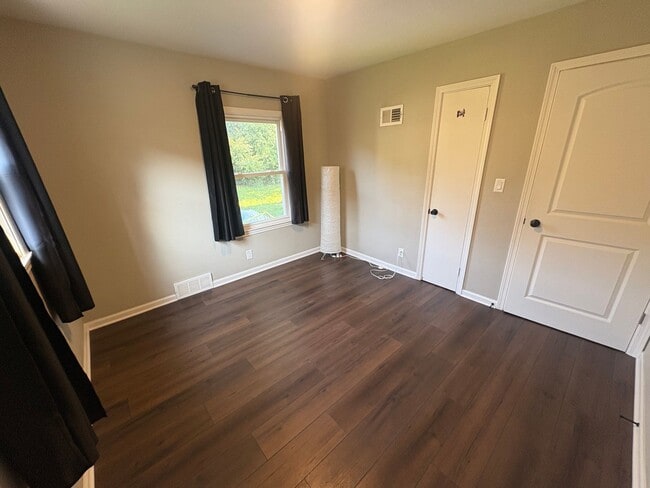 Building Photo - Rare Tosa single family!