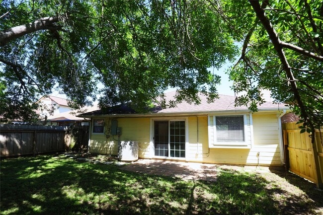 Building Photo - 135 Cotton Dr