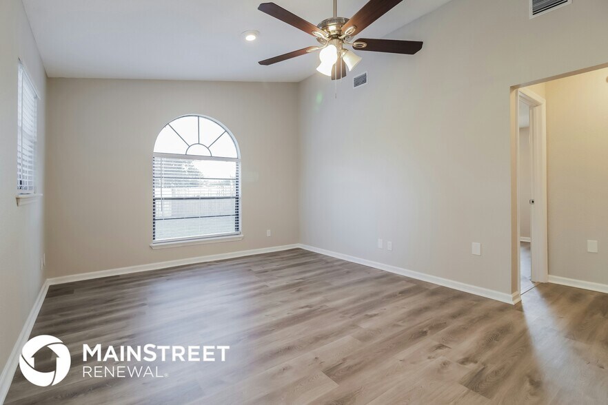 Building Photo - 1421 W Orion Cir