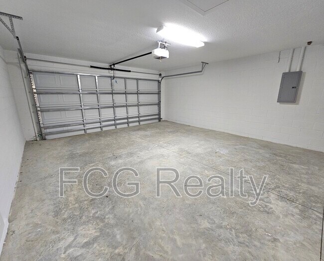 Building Photo - 8027 N Independence Way