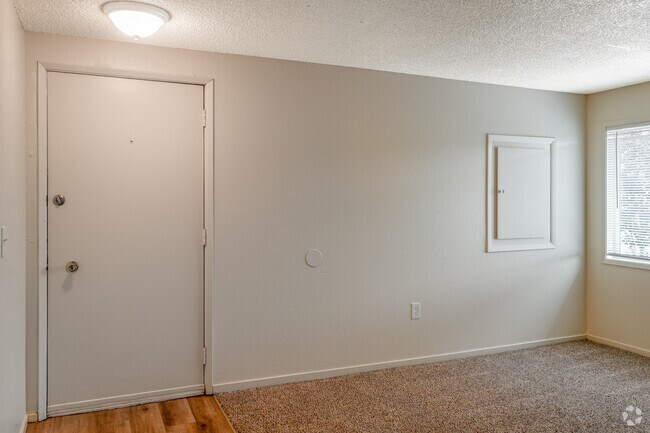 2BR, 2BA, - 845SF - Entrance - Dell Terrace